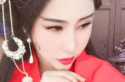 Tháo dỡ cầu thang bê tông tại Tân Bình, TPHCM